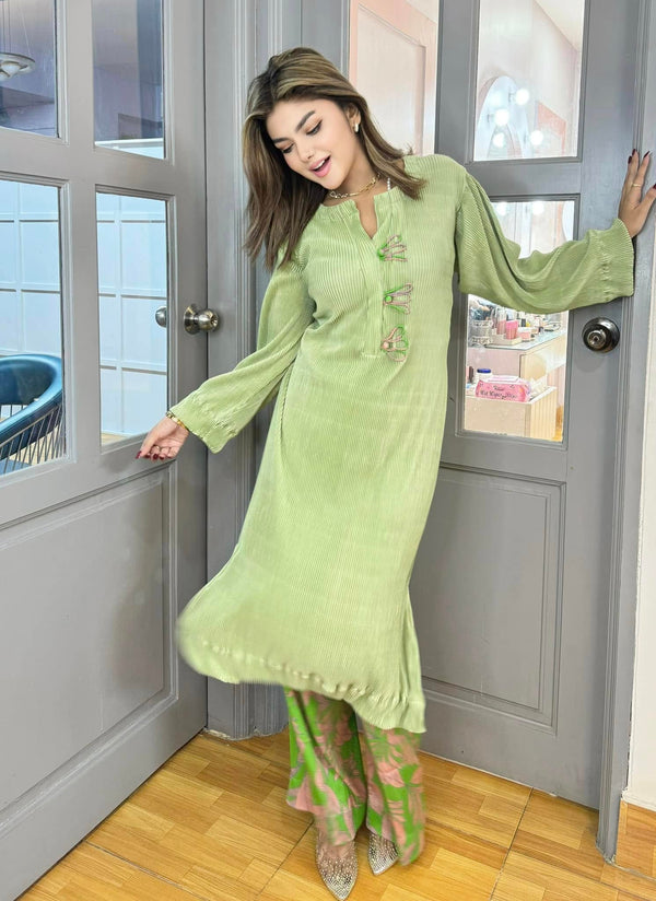 Beautiful pleated silk co’ords set-Olive